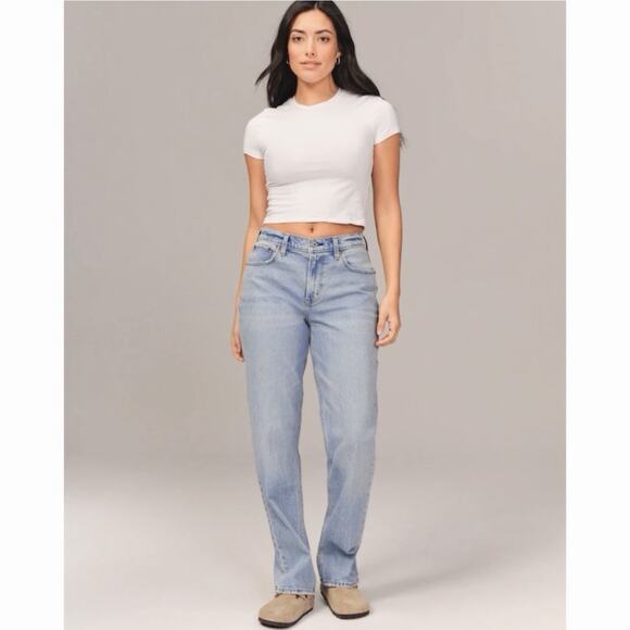 NWT Abercrombie The Straight Curve Love Mid Rise Medium Wash Jeans - Picture 3 of 9